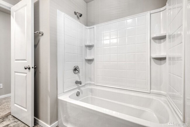 Building Photo - Listed For Rent