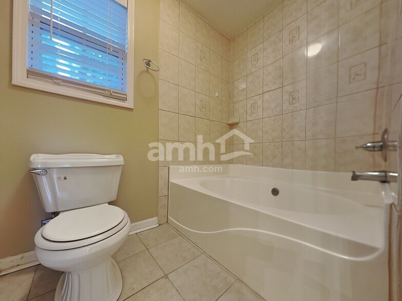 Building Photo - 5110 Salem Dr