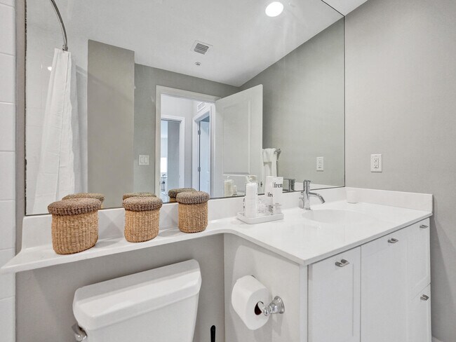 Building Photo - 225 NE 1st St