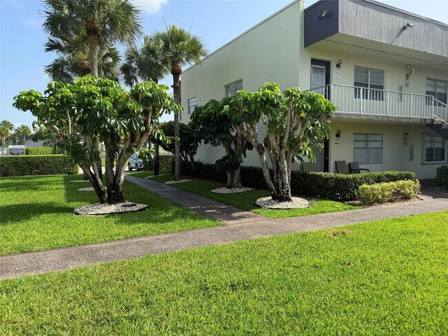 Building Photo - 768 Normandy Ln