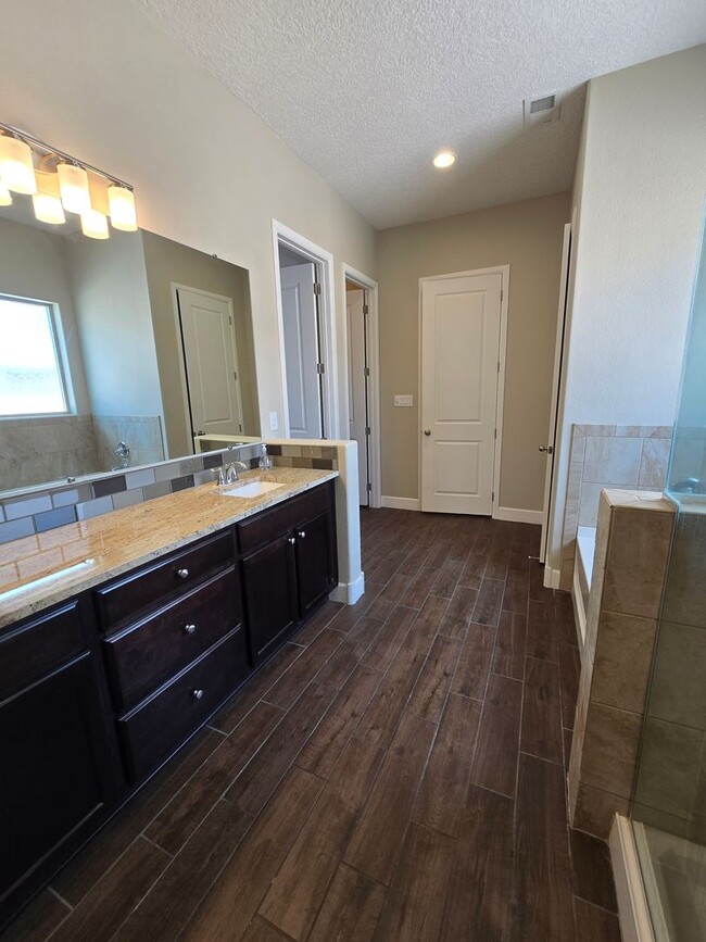 Building Photo - COMING SOON! Beautiful 4 bed, 3.5 bath in ...