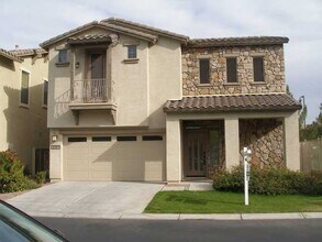 Building Photo - 4 Bed 2.5 Bath Home! Beautiful Kitchen! Gr...