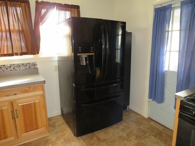 Building Photo - 2002 Cottage Ave