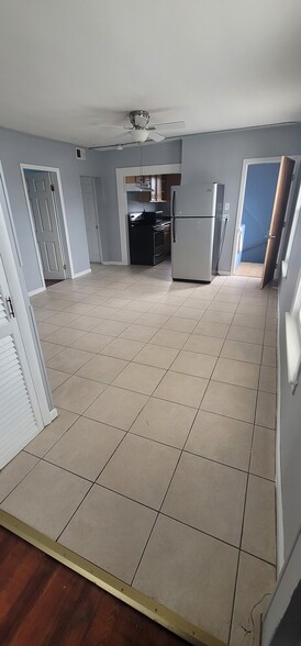 Building Photo - 162 Urban Ave