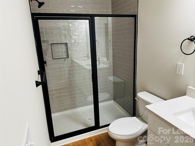 Building Photo - 521 N Linwood Ave