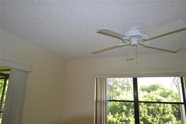 Building Photo - 226 Woodlake Wynde