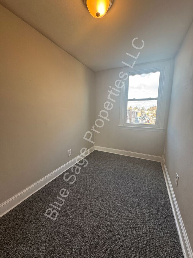 Building Photo - Beautiful 3 Bedroom, 1 Bath in Clifton Hei...