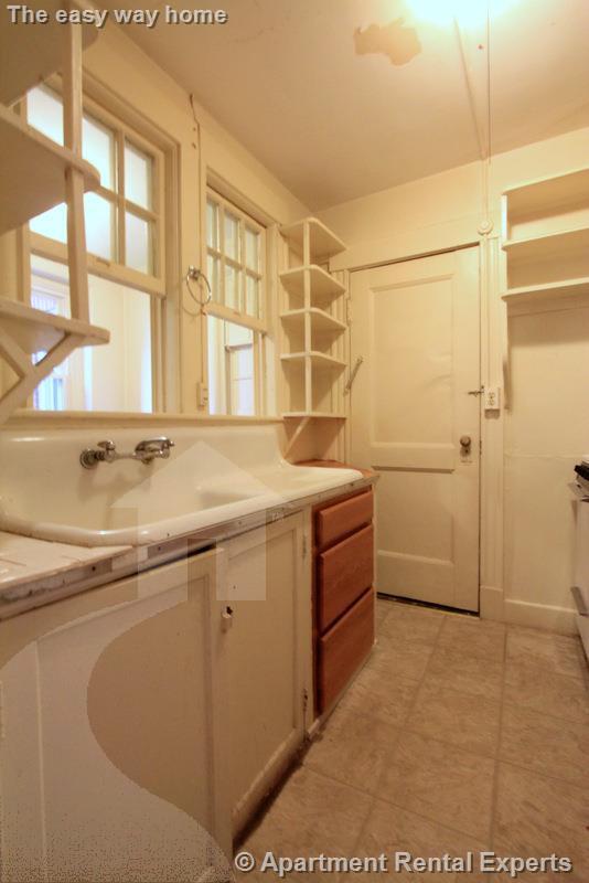 Building Photo - 8 Craigie Cir