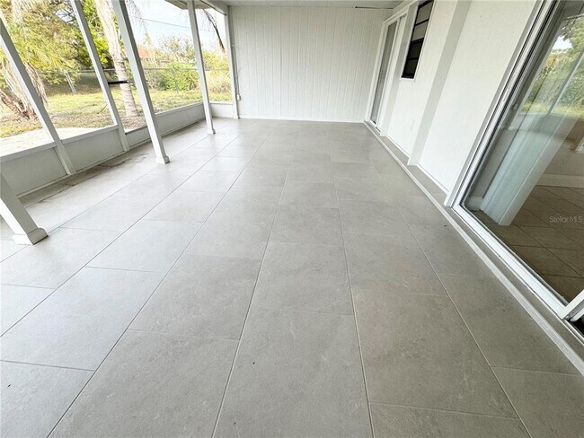 Building Photo - 237 Matisse Cir N