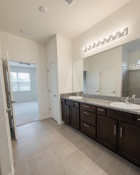 Building Photo - 17589 Garsalaso Cir