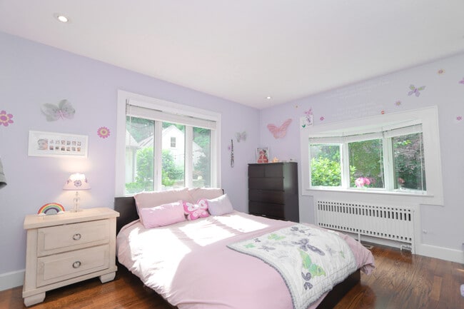 Building Photo - 22 Allen St