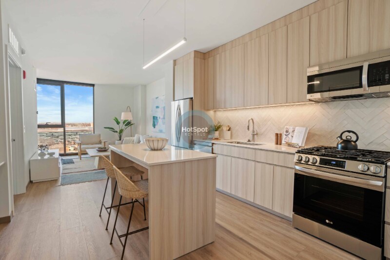 Building Photo - 1960 W Ogden Ave