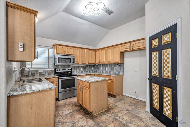 Building Photo - 6915 Robbie Rd