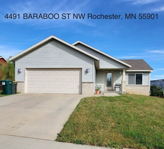 Building Photo - Dogs are welcome no cats. Available January 1, 2026 NW Rochester 4 bedroom 3 bath 2 car attached ...