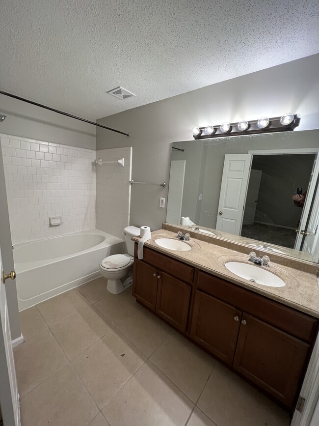 Master Bath - 13300 Morris Road