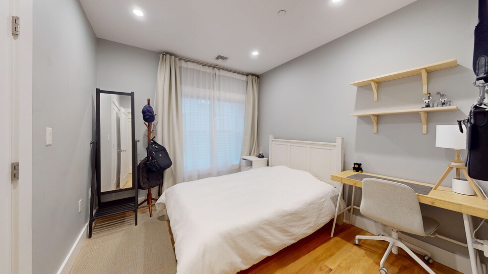 Building Photo - 186 Havre St