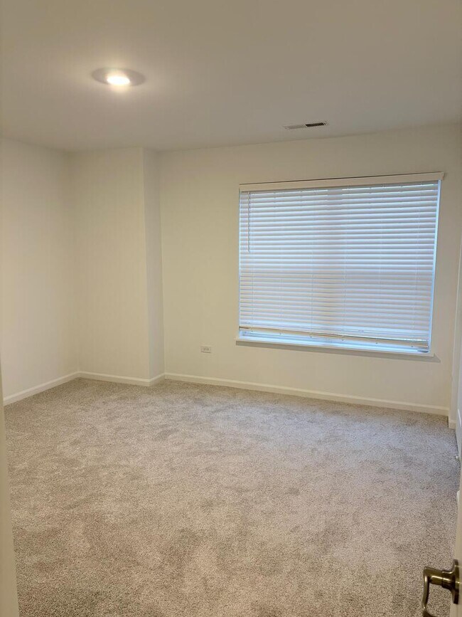 Building Photo - 460 Hathaway Ln