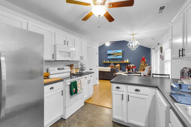 Building Photo - 158 Oakley Dr