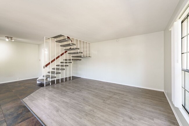 Building Photo - Amazing, Quiet University City Condo For Rent