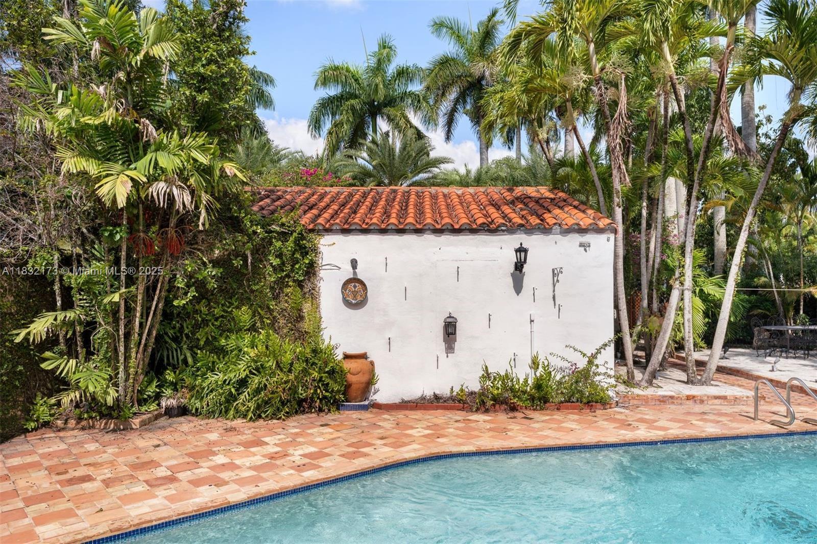 Building Photo - 1624 Granada Blvd