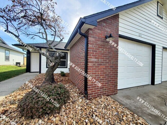 Building Photo - Gorgeous Duplex in Baldwin City-Coming SOON!!