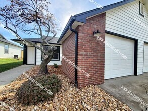 Building Photo - Gorgeous Remodeled Duplex in Baldwin City-...