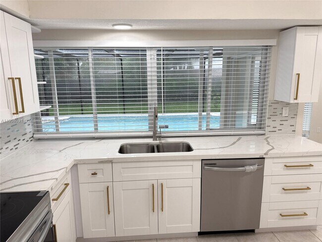 Building Photo - $4,500MONTHLY;6708 CAMELIA DR MIRAMAR, FL 33023