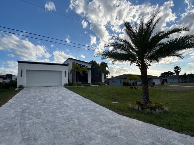 Building Photo - 1882 Coral Point Dr