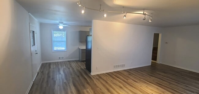 Building Photo - 1584 Greenwood Dr NW