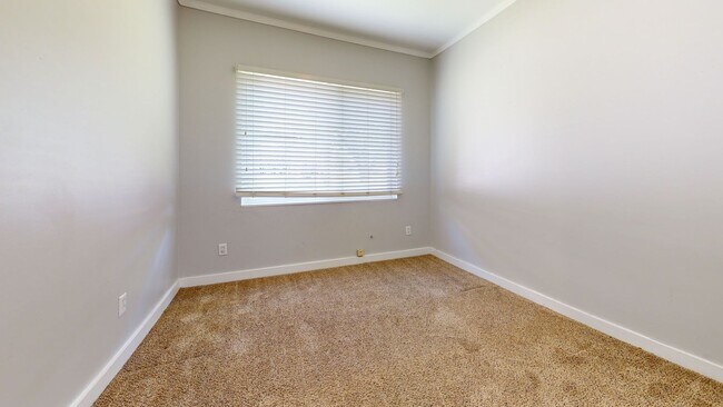 Building Photo - Charming 2-Bedroom Ranch for Lease in Warren