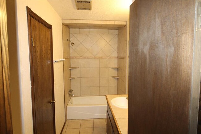 Building Photo - 904 Aspen Ct