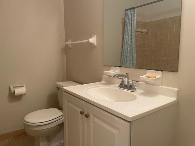 Building Photo - 2519 Hawksbury Ln