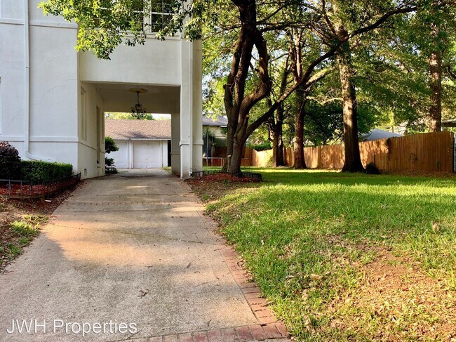 Building Photo - 4 br, 2.5 bath House - 1040 Blanchard Place