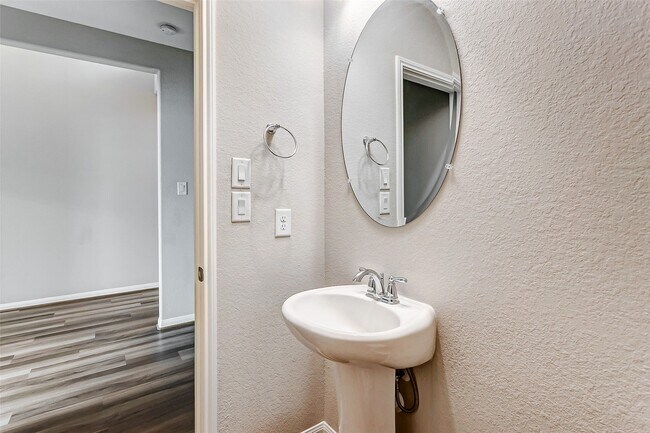 Building Photo - 2165 Woodland Pine Dr