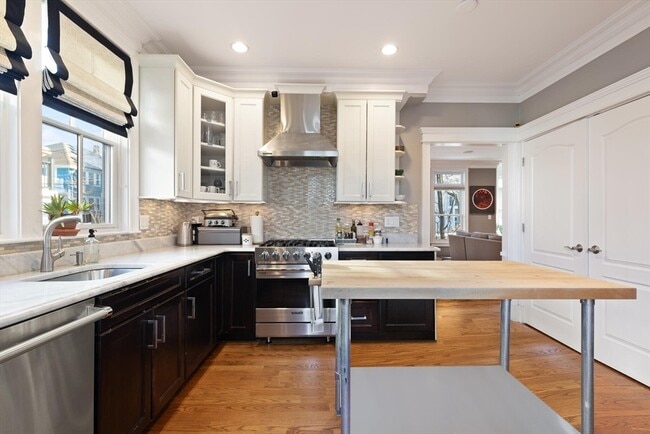 Building Photo - 16 Zamora St