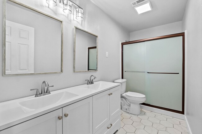 Building Photo - Pioneer Ln Duplex