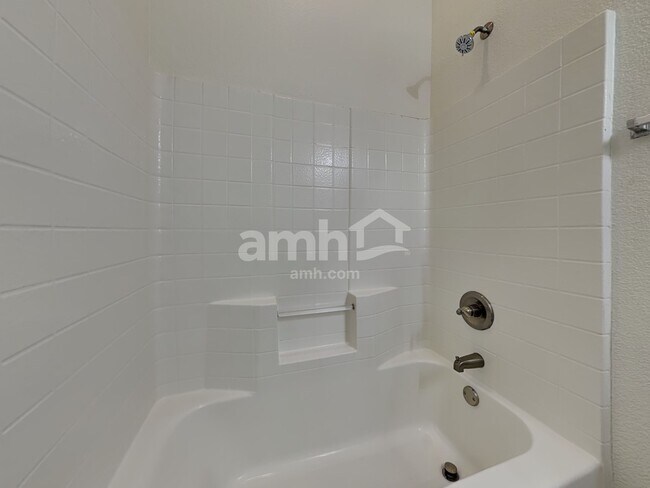 Building Photo - 924 Mesa Vista Dr