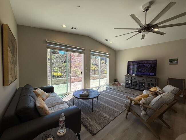 Building Photo - Beautiful Newer Meadows at Rice Ranch Sing...