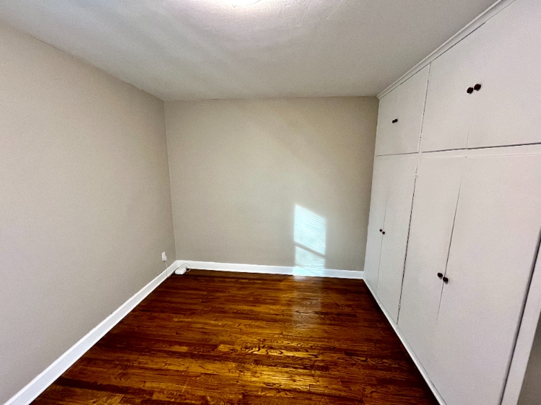 Building Photo - 908 State St