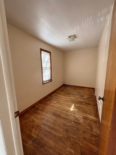 Building Photo - 162 Seminary Ave