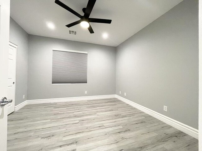 Building Photo - Welcome to a stunning 4-bedroom, 3-bath Home