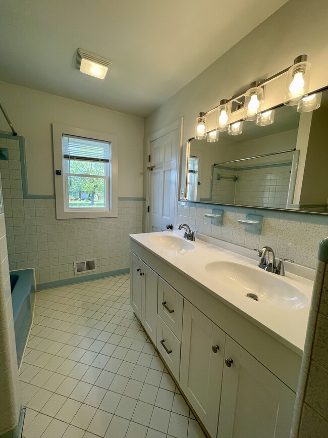 Building Photo - 63 Shelor Dr