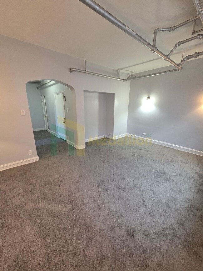Building Photo - Bright & Spacious 2-Bedroom with Modern Up...
