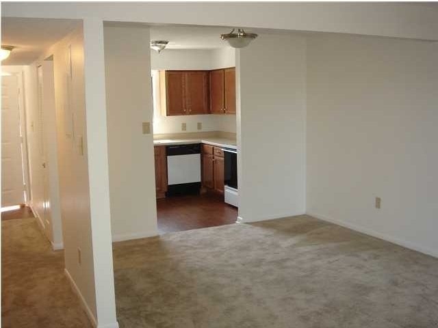 Dining Room - Parsonage Point Apartments