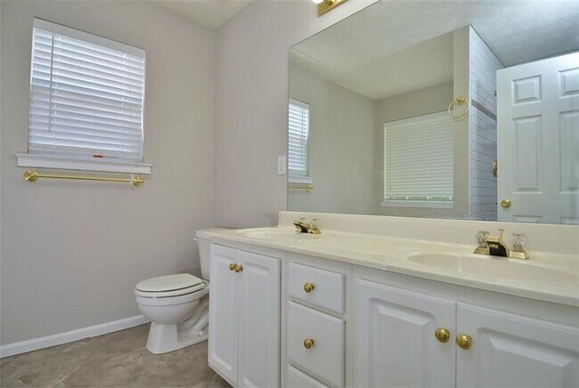 Building Photo - 2865 Cressington Bend NW