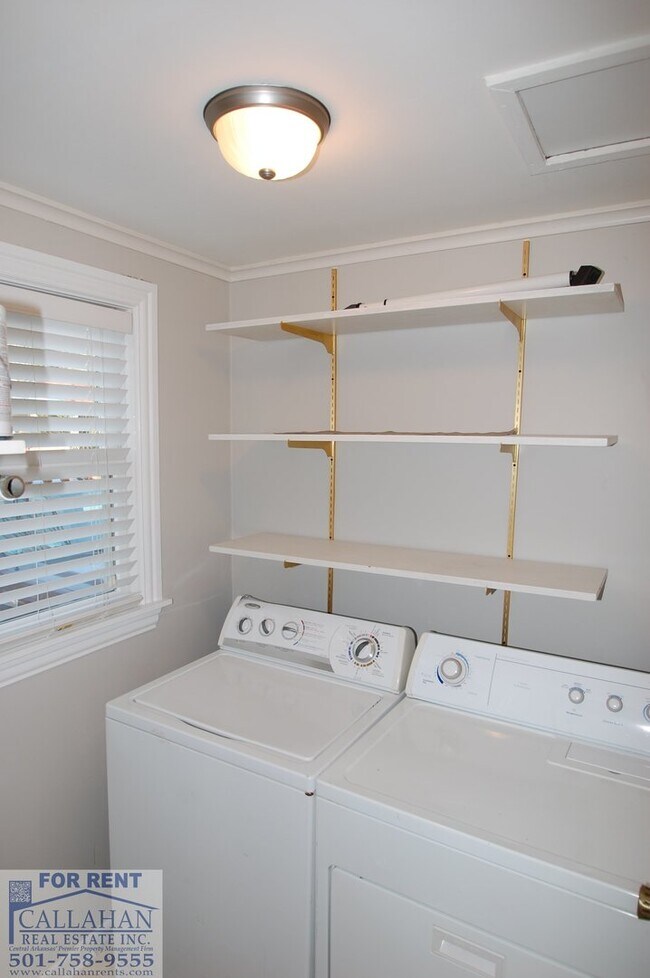 Building Photo - Park Hill 2 Bedroom Home