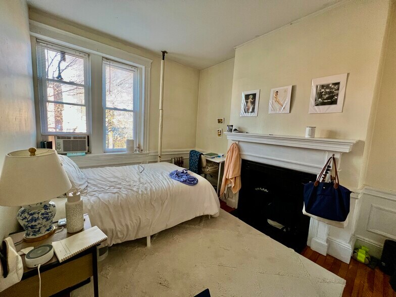 Building Photo - 62 Egmont St