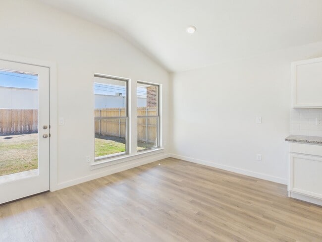 Building Photo - 3007 Farmyard Dr