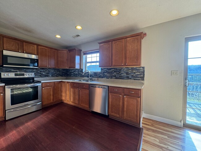 Building Photo - Summit’s Pass Beauty – Updated 3BR/2BA wit...