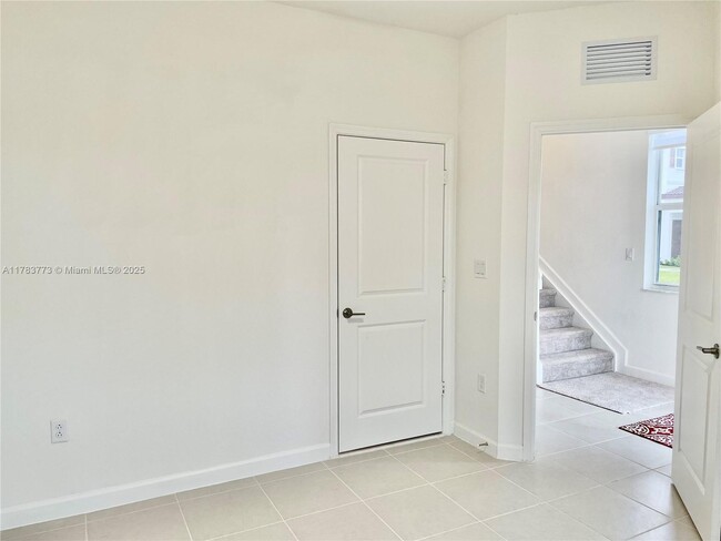 Building Photo - $2,350